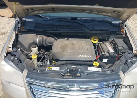 2013 Chrysler Town & Country Touring z USA, uszkodzony, nr VIN 2C4RC1BG7DR742972